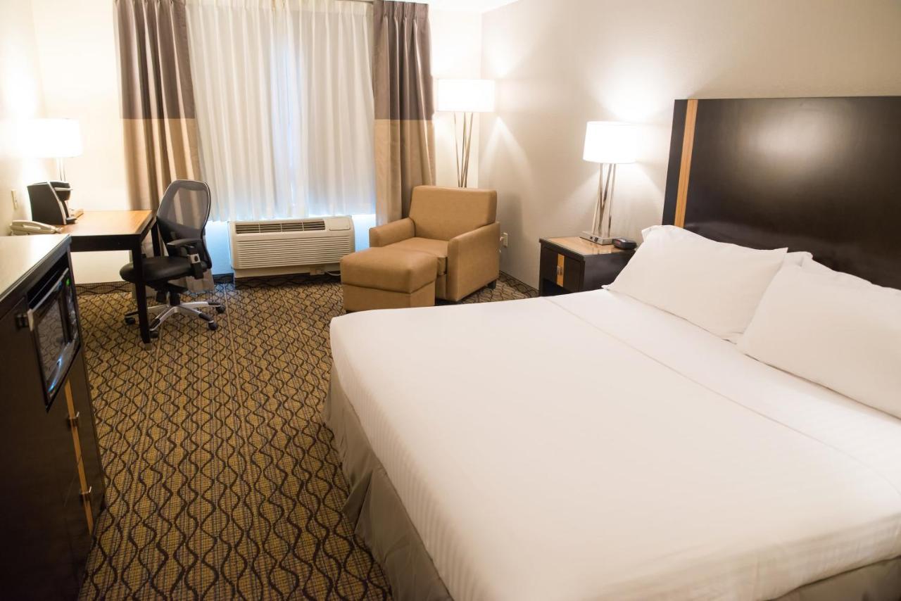 Holiday Inn Express Hotel & Suites Chanhassen By Ihg Exteriör bild