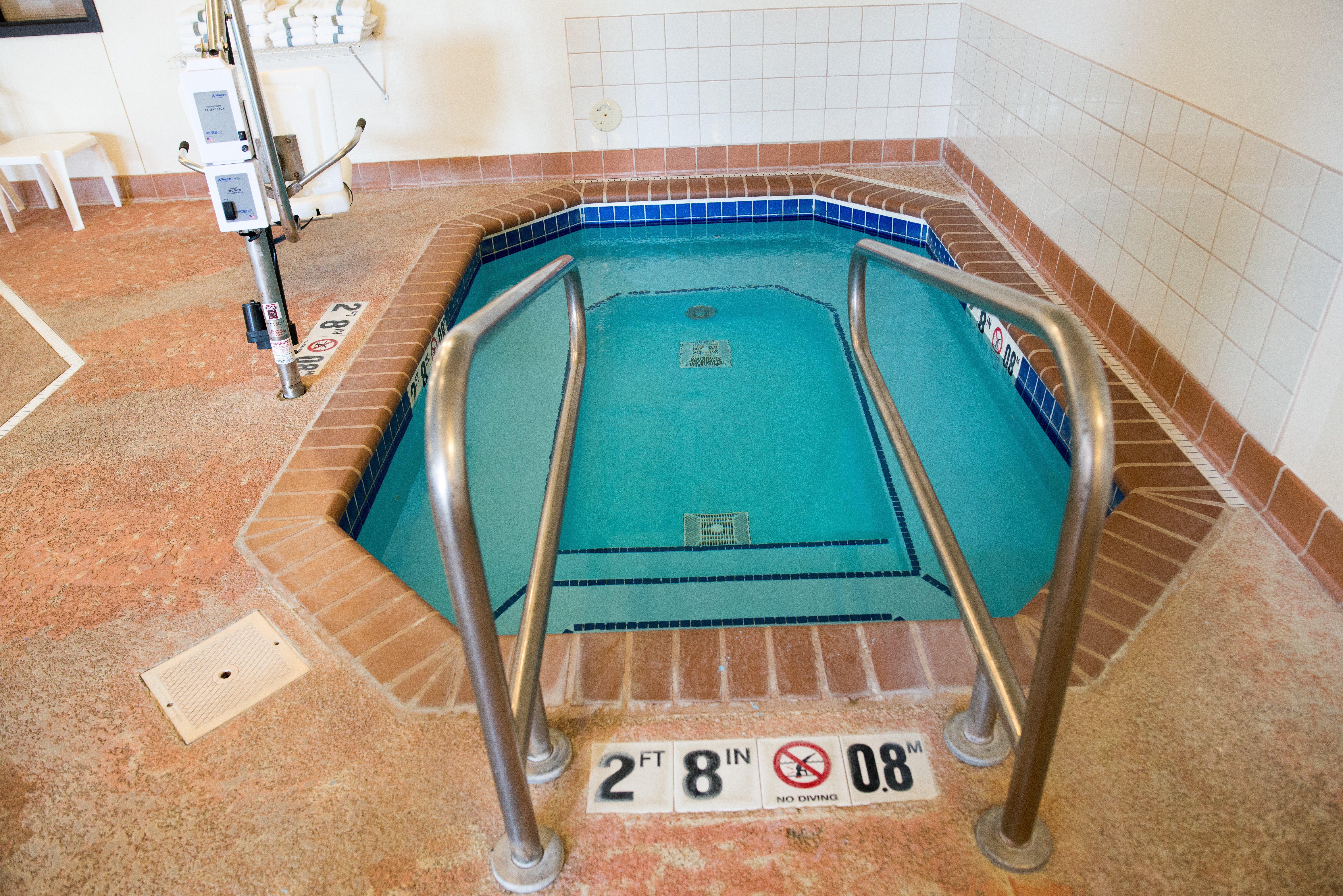 Holiday Inn Express Hotel & Suites Chanhassen By Ihg Exteriör bild