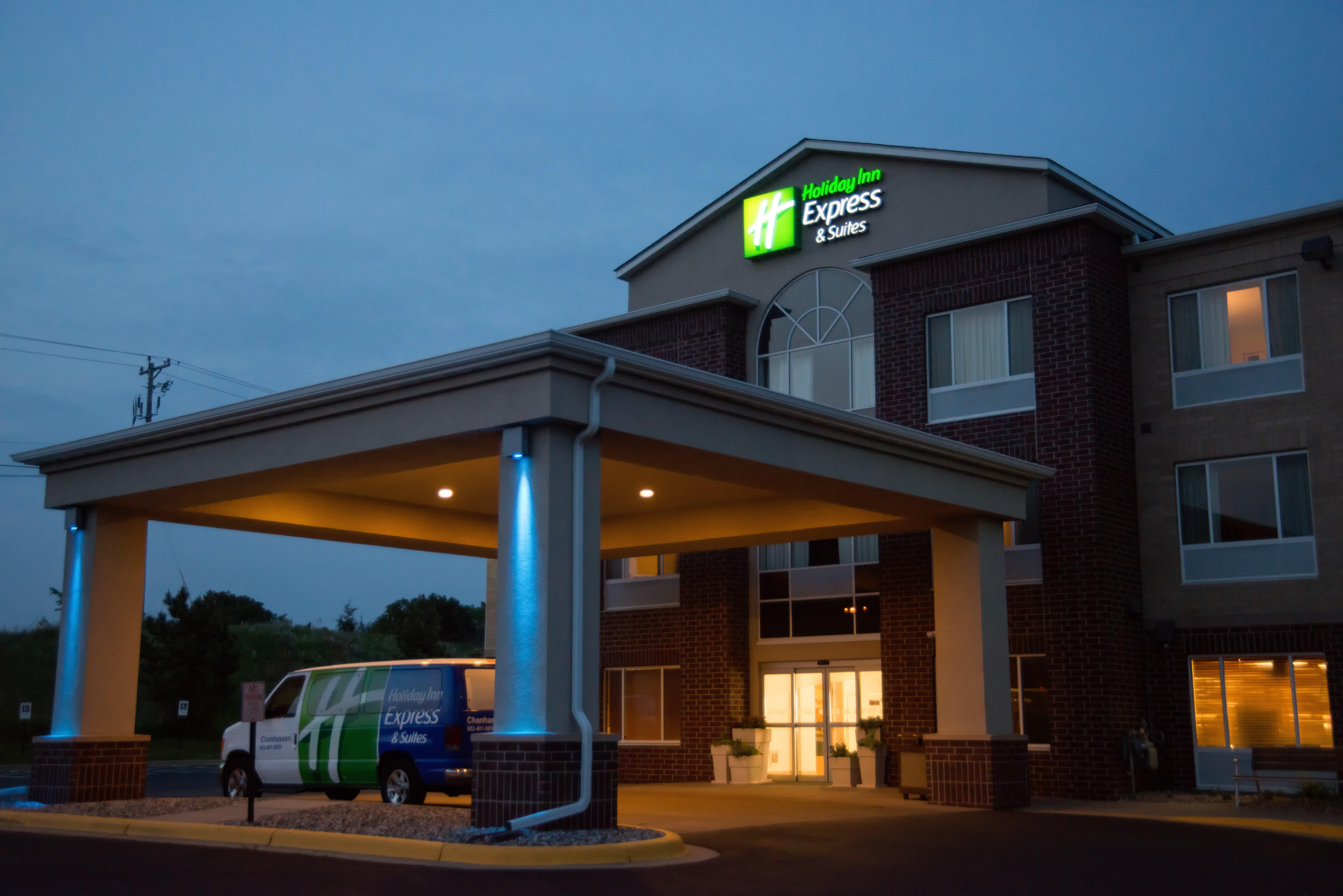 Holiday Inn Express Hotel & Suites Chanhassen By Ihg Exteriör bild