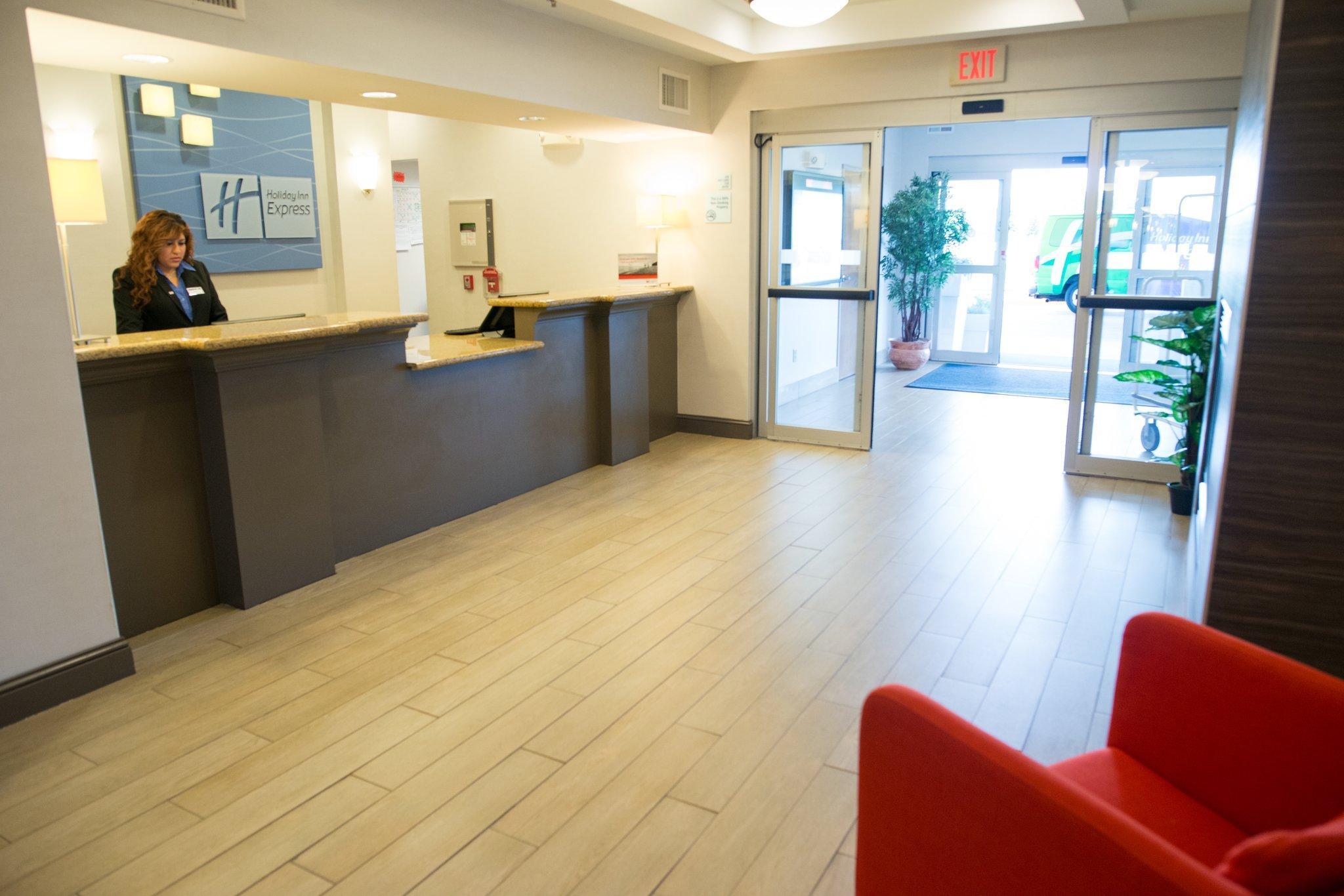 Holiday Inn Express Hotel & Suites Chanhassen By Ihg Exteriör bild