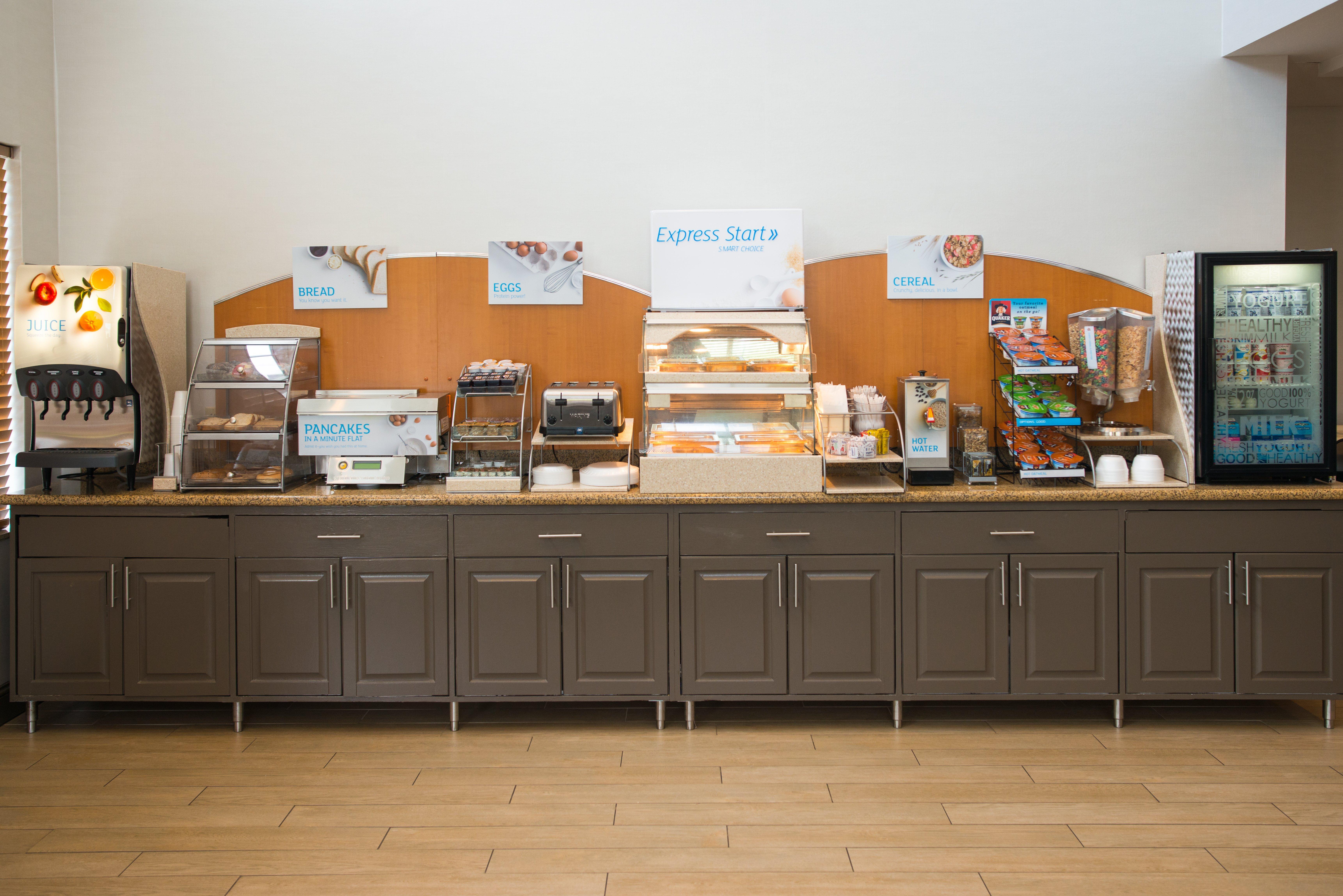 Holiday Inn Express Hotel & Suites Chanhassen By Ihg Exteriör bild