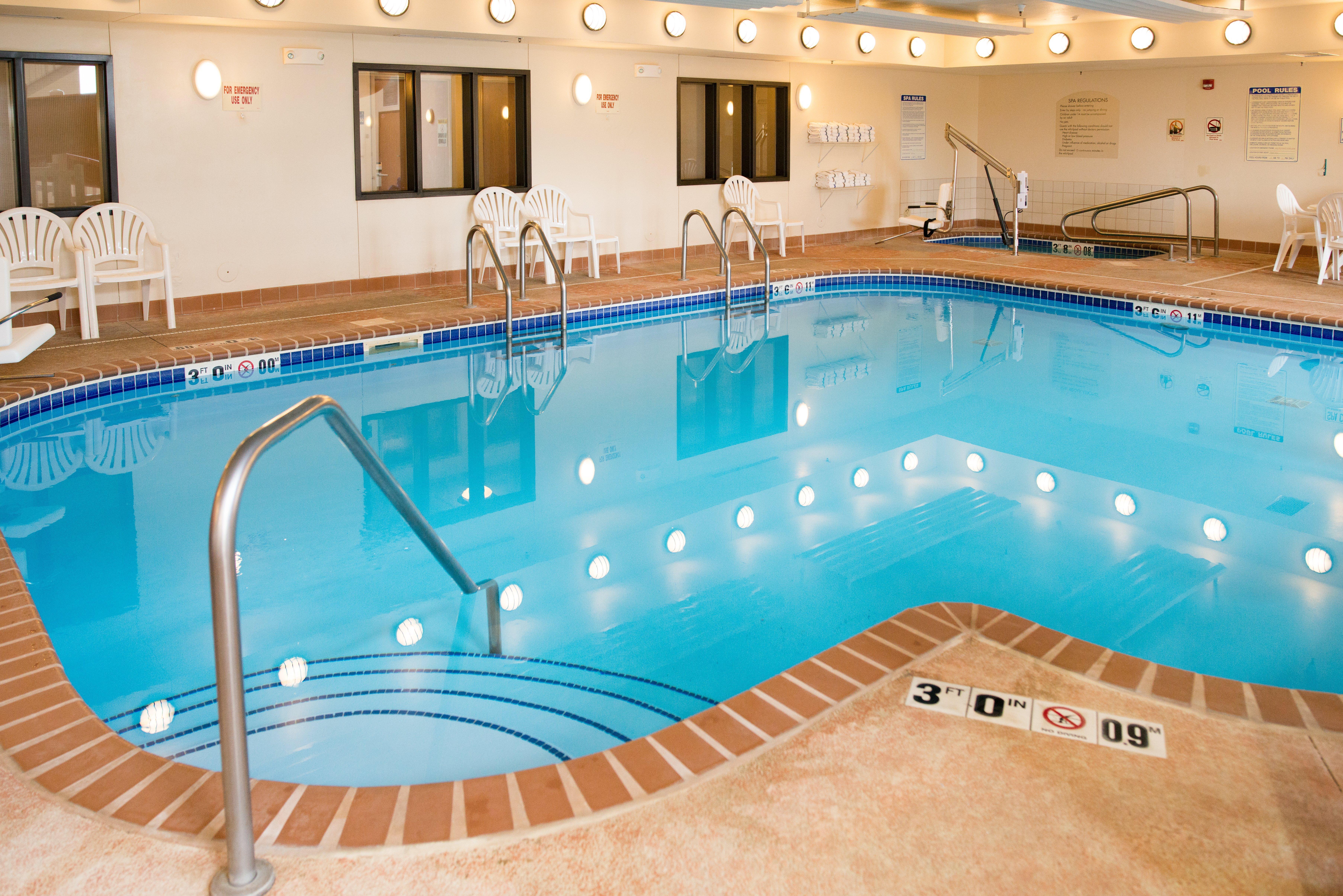 Holiday Inn Express Hotel & Suites Chanhassen By Ihg Exteriör bild