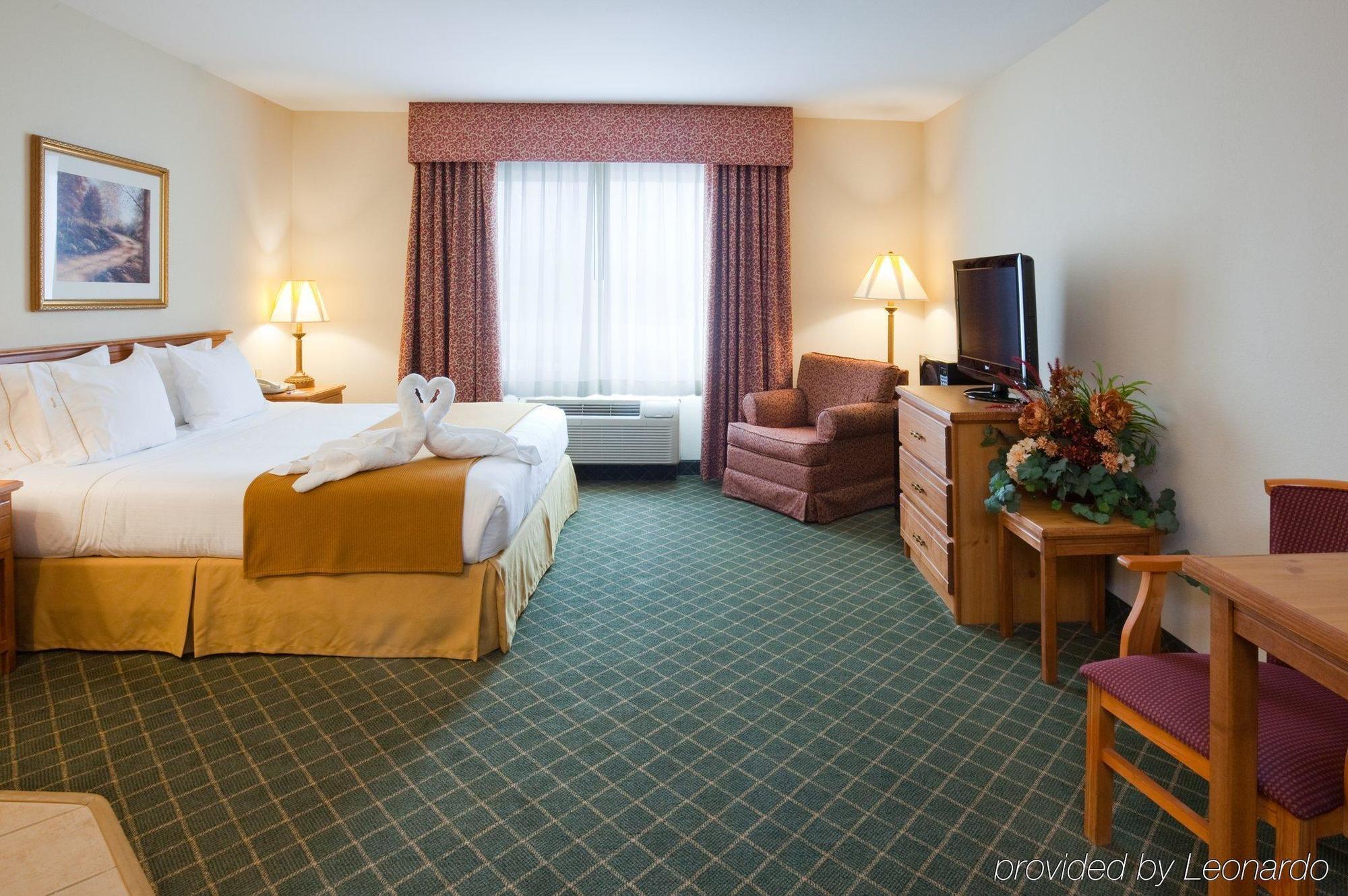 Holiday Inn Express Hotel & Suites Chanhassen By Ihg Rum bild