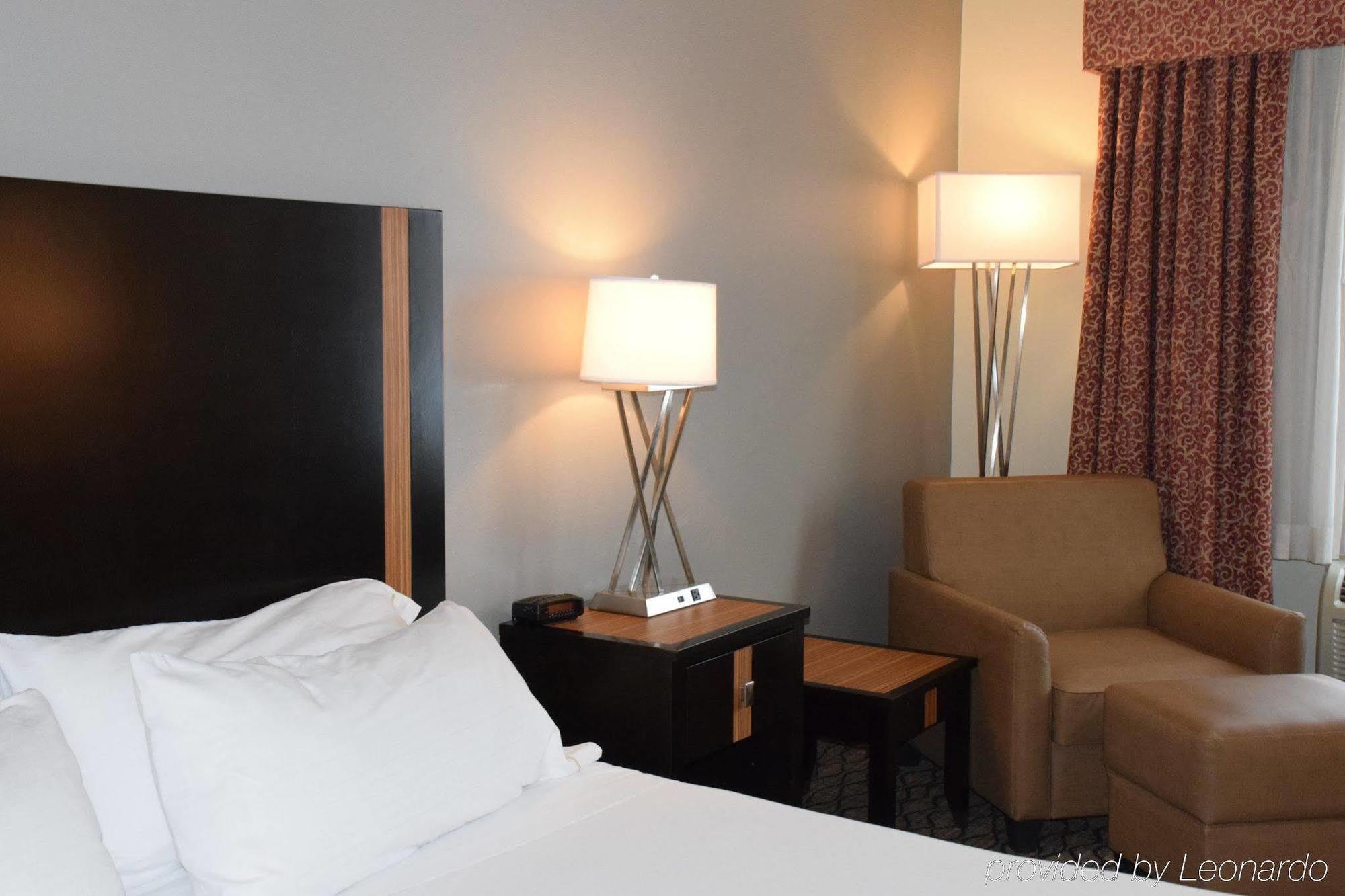 Holiday Inn Express Hotel & Suites Chanhassen By Ihg Exteriör bild